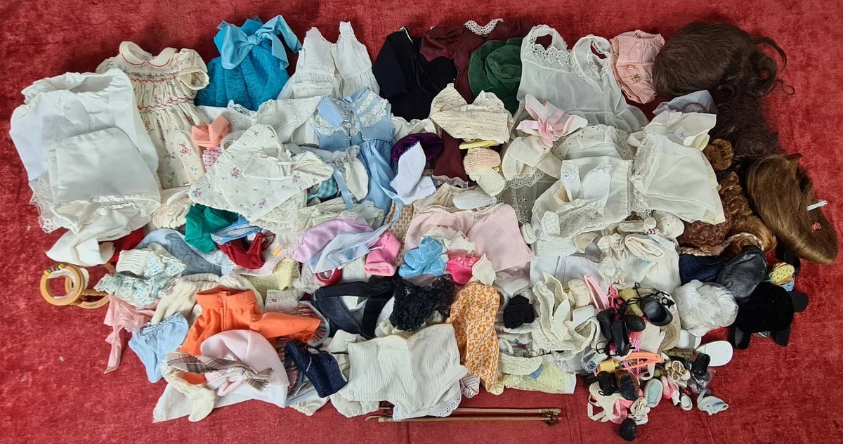 38 Pièces De Vêtements Et Accessoires De Poupée, Dont Des Robes De Mariee Des Jupes Elegantesdes Couronnes Et Des Sacs Pour Amz B