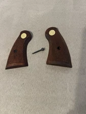 Colt Python (1955-2005) Service Grips Correct Gold Medallions