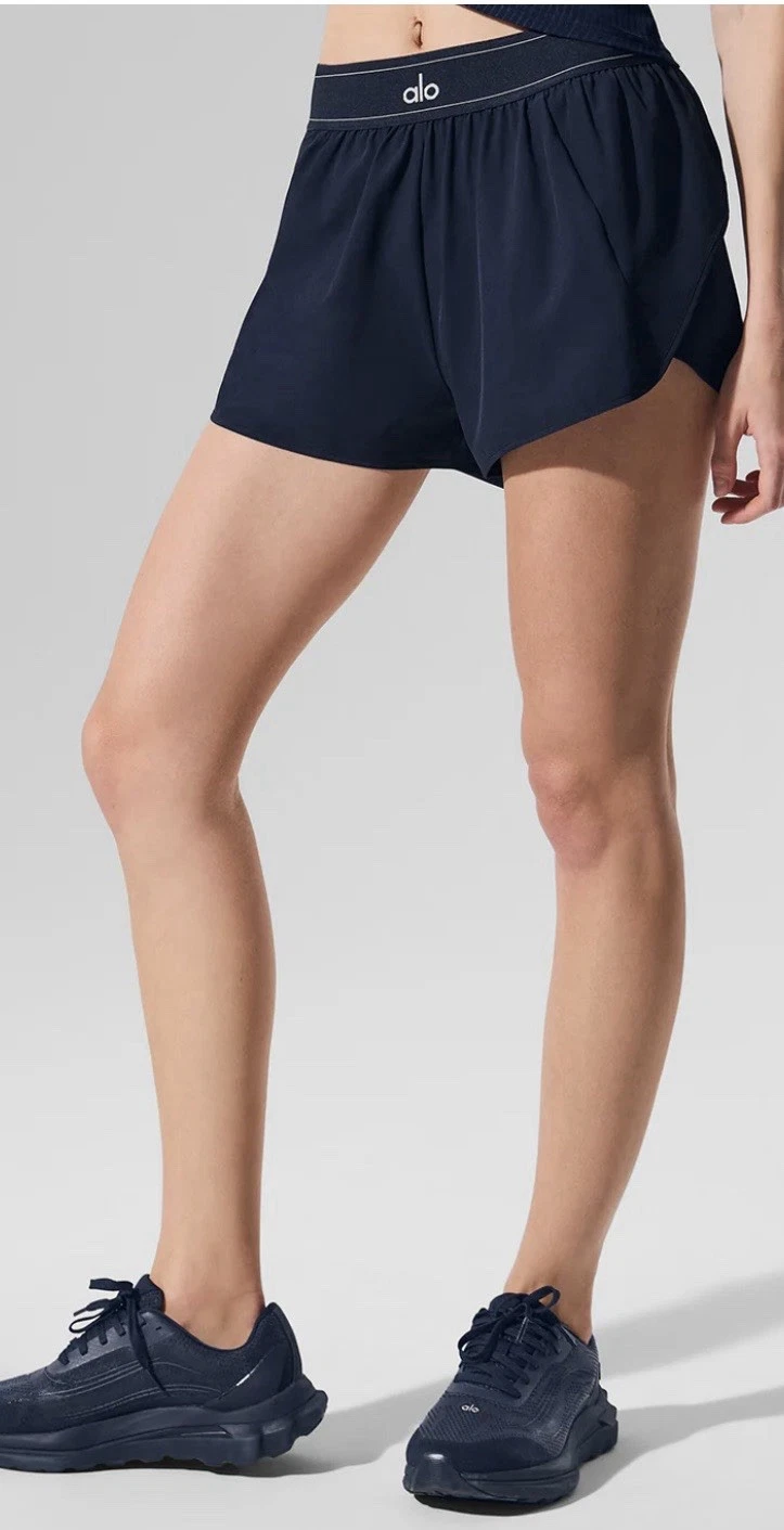 Alo Women’s Navy Athletic Shorts Size M Pull On Elastic Waist Pockets Gym