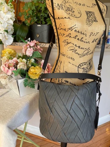 GIANNI CONTI FAUX LEATHER BUCKET QUILTED PURSE (800 - Picture 9 of 9