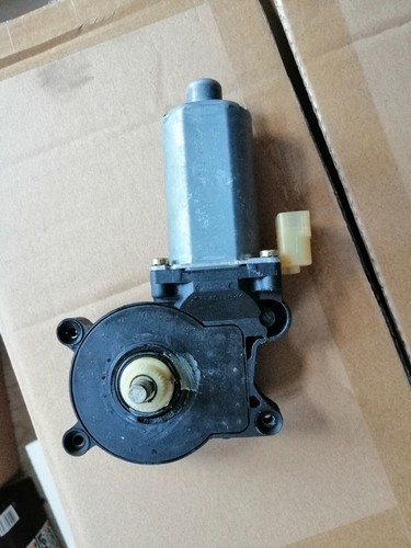 Fensterhebermotor vorne links BMW E 46 318i  1.9 Benzin E.Z.1999   876283620630