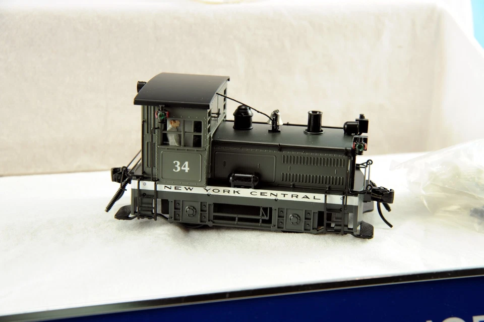K-LINE K-1530 NEW YORK CENTRAL SMOKING PLYMOUTH SWITCHER TRAIN SET. TESTED. NIB. - Image 3 of 4