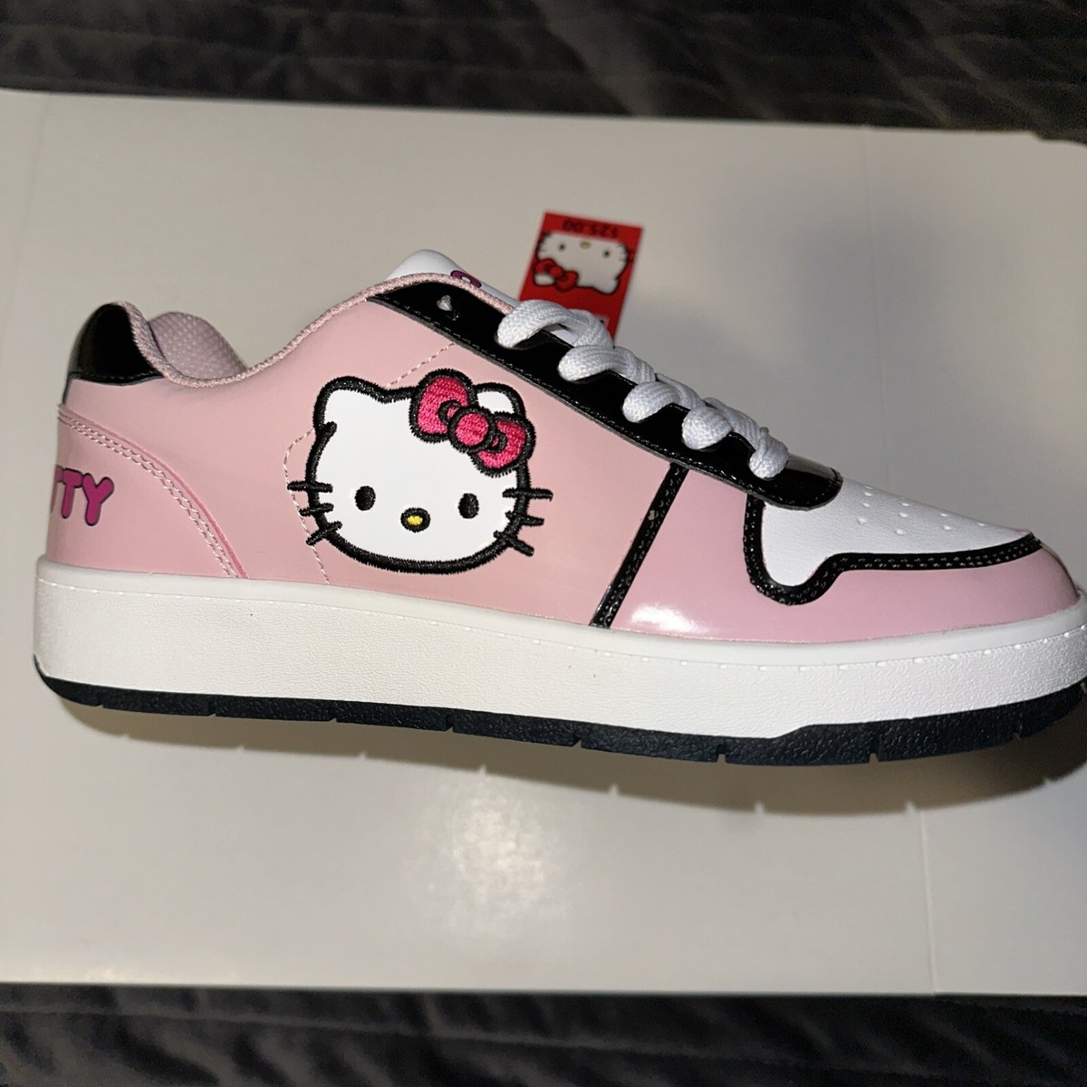 SIZE 8 WOMEN - ALMOST GONE! Hello Kitty Sneakers Casual SIZE 8 WOMEN - ALMOST GONE! Hello Kitty Sneakers Casual
