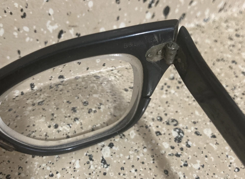 Gafas negras vintage años 60 Bausch & Lomb con borde de cuerno, 4,5 x 5,75 4 1/2 5 3/4 Foto 3 de 4