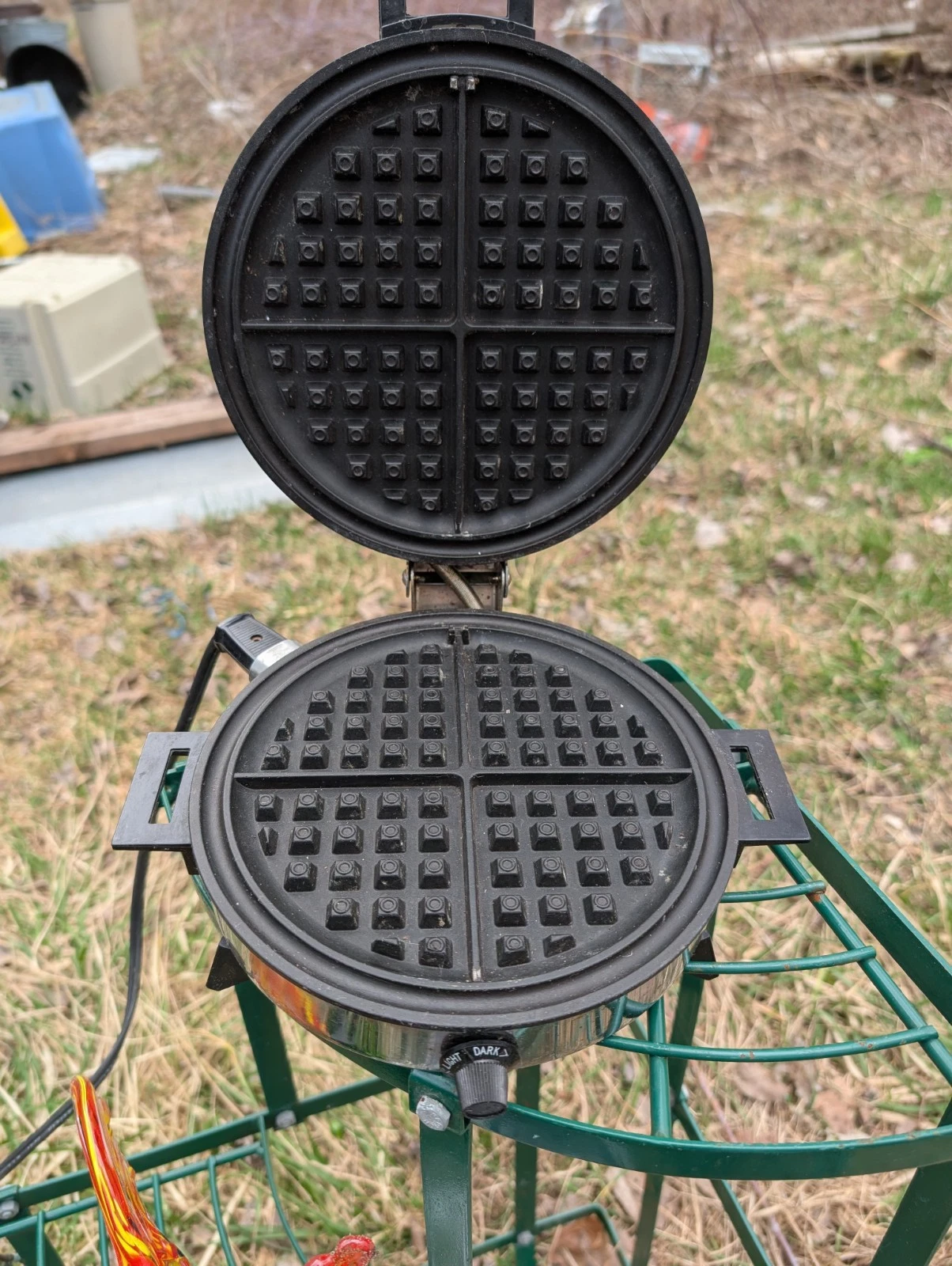 Vintage Toastmaster Waffle Iron Maker Chrome handles Round 8' Tested