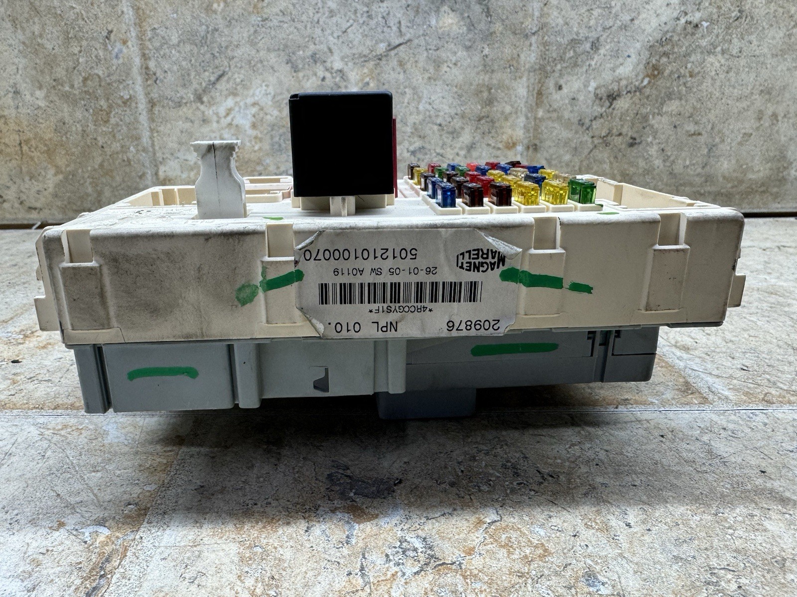 15K 2005 Maserati Quattroporte M139 BCM Body Control Module Fuse Box 209877 876
