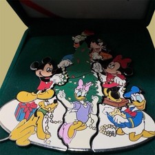 Disney Fab 5 Christmas Tree Jumbo Puzzle Pin Box Set Mickey Minnie Donald LE