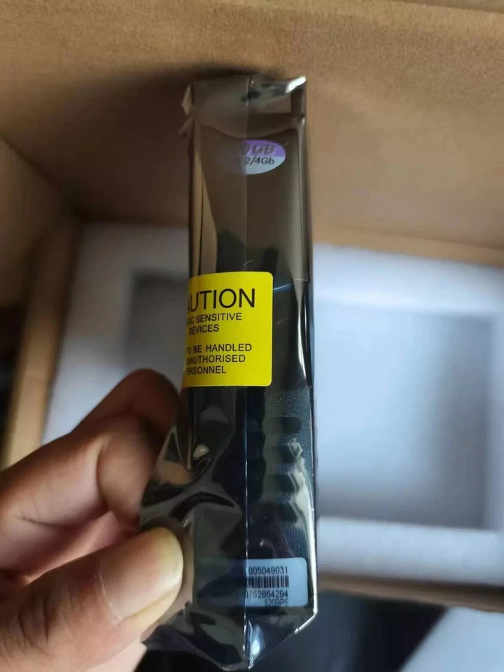 EMC 005049031 Hitachi hus156030vlf400 300gb 15k 2/4gb Fibre Channel Hard Drive - Image 2 of 4