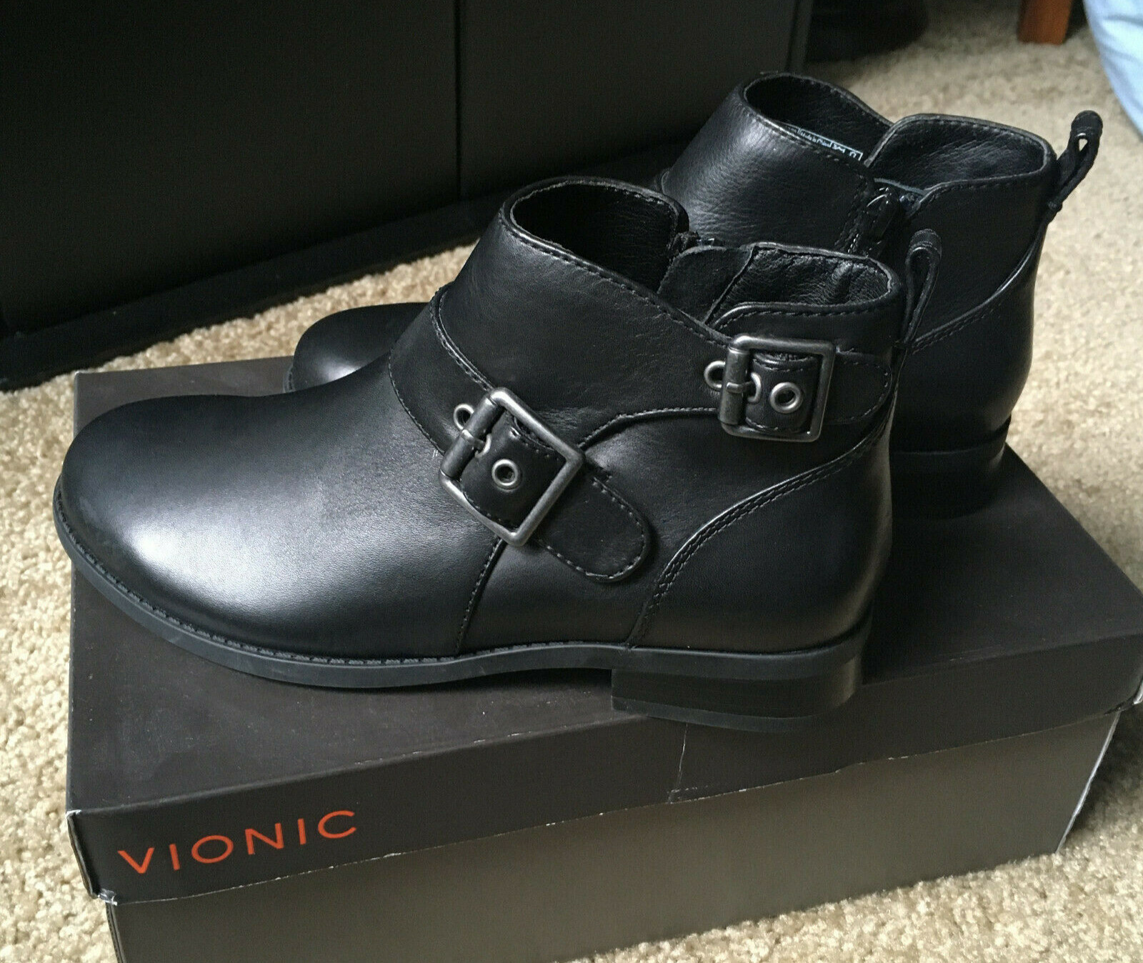 NIB Vionic women black ankle boots sz 6 