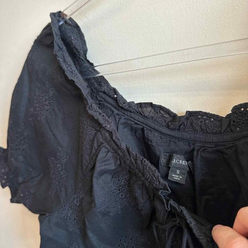 J. Blusa negra de cuello cuadrado redondo bordada ojales detalle talla pequeña - Imagen 5 de 13