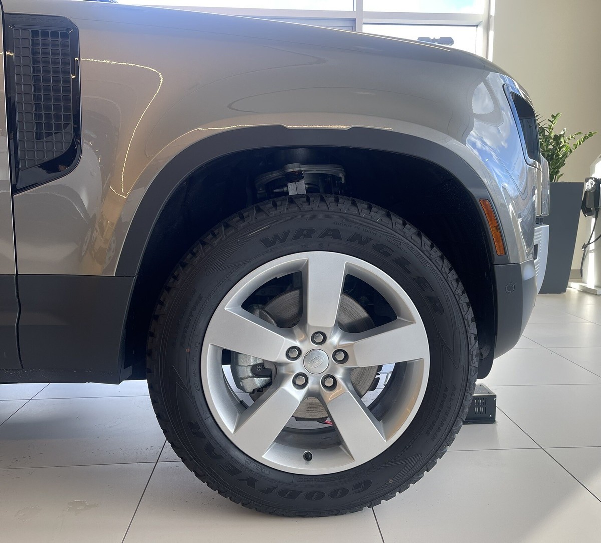 5) 2021,2022,2023 Land Rover Defender OEM Factory20