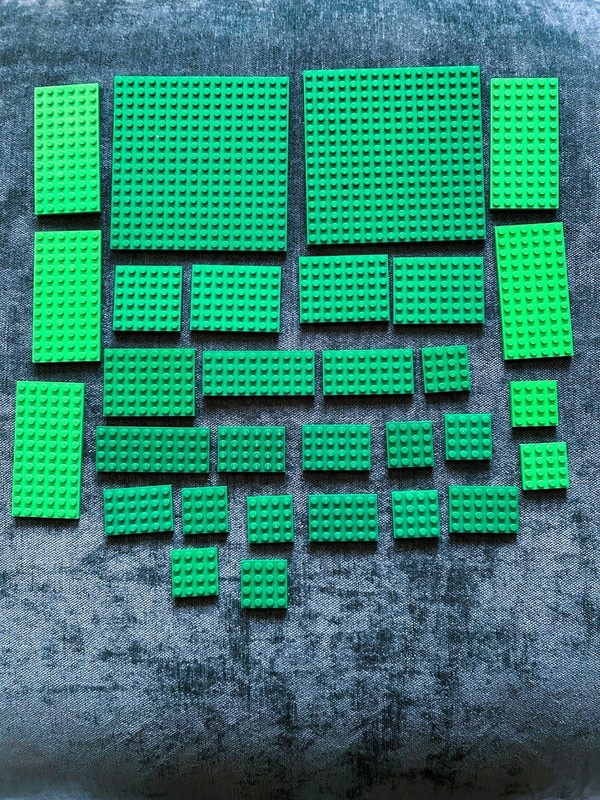 LEGO BASE PLATES GREEN LOT OF 30 GREAT CONDITION 