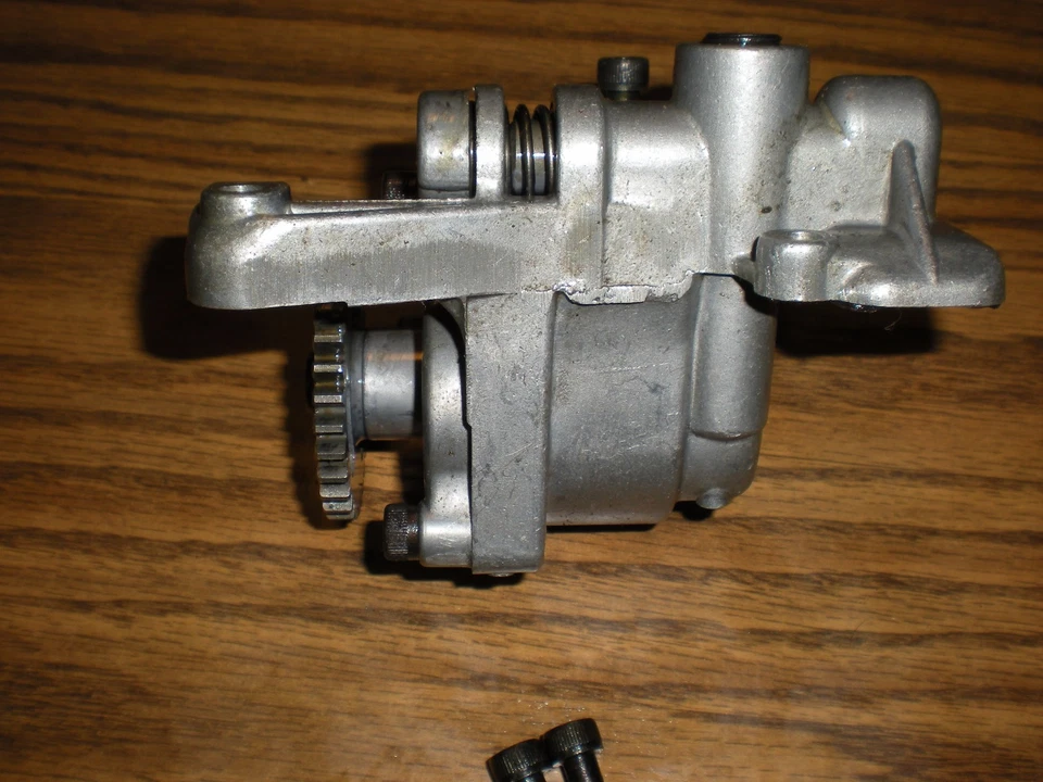 BOMBA DE ACEITE 1980 YAMAHA XS850 TRIPLE 80 3J2 Foto 3 de 4