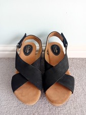 Clarks Artisan Sandals Womens 4 Black Nubuck Leather Wedge Platform Casual Cork