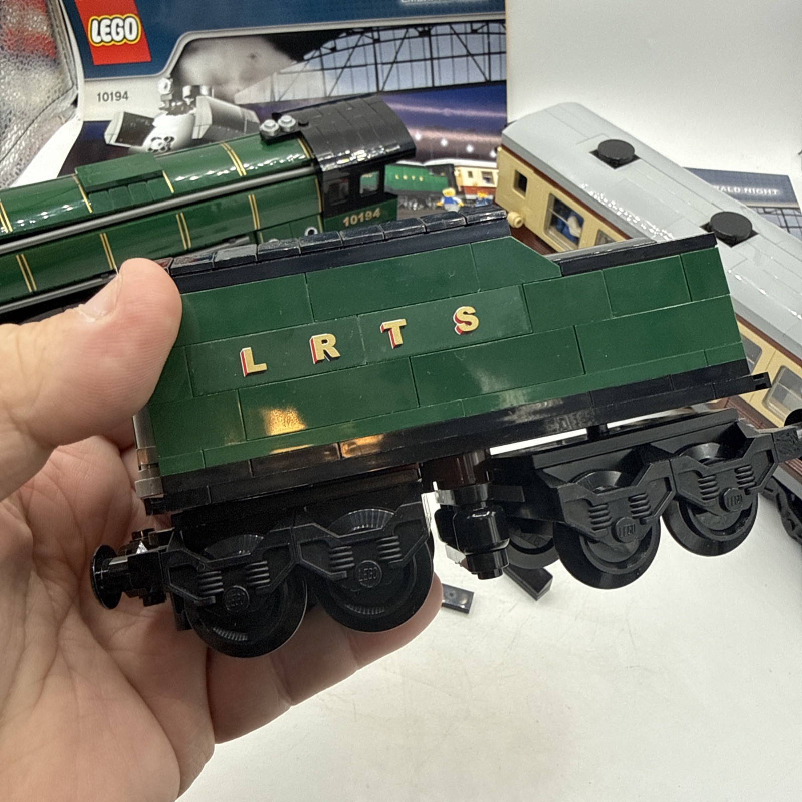 LEGO Creator Expert Smaragd-Nachtzug (Emerald Night) 10194 – Bild 3