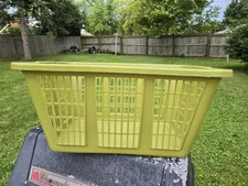 Vintage 1970's Rubbermaid JB4-2965 Avocado Green Color Rectangle Laundry Basket