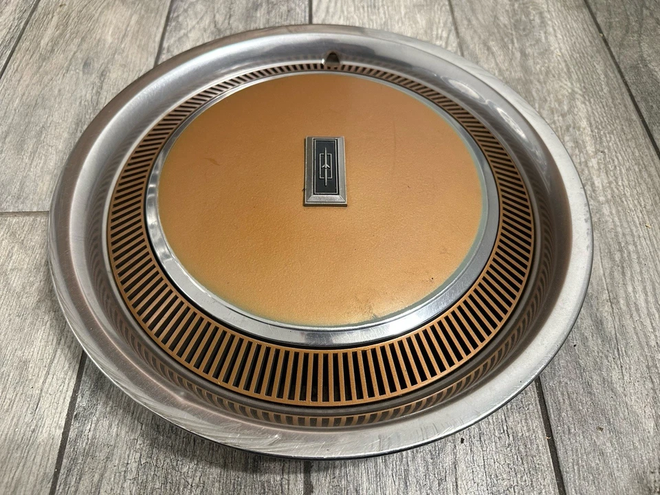 One 80-88 Oldsmobile Cutlass Sedán Supreme 14” Tapacubos Cubierta de Rueda OEM Marrón Foto 2 de 4