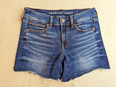アメリカンイーグル　デニム　ショート4 American Eagle sz 4 Shorts Midi denim cut offs super stretch jeans