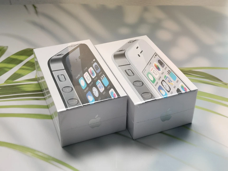 90%N ew Original Apple iPhone 4/4s 8/16/32/64GB Fully UNLOCKED Black/White GOOD - Image 4 of 4