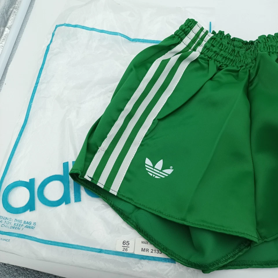 SHORT ADIDAS T-65/26 Football Vert Blanc Polyester 80'S vintage ENFANT NEUF - Photo 2/3