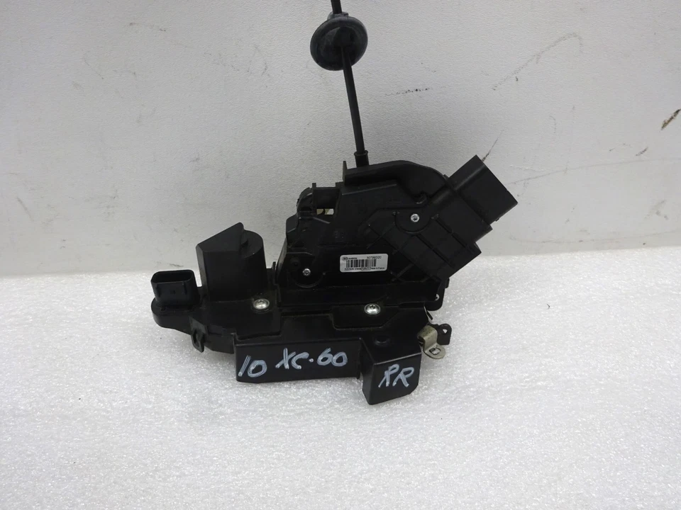 Actuador de cierre de bloqueo lateral trasero derecho del pasajero Volvo XC60 2010-2017 OEM AK241020 Foto 3 de 4