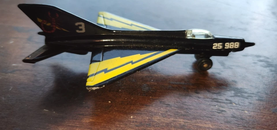Matchbox SB 6 1973 negro amarillo Mig 21 avión de combate Foto 3 de 4