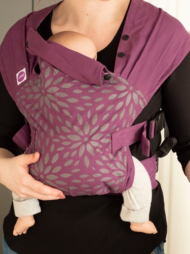 IZMI | Portabebés Cotton | Fácil y Flexible | DISEÑO LIMITADO | Flora Purp - Imagen 1 de 5