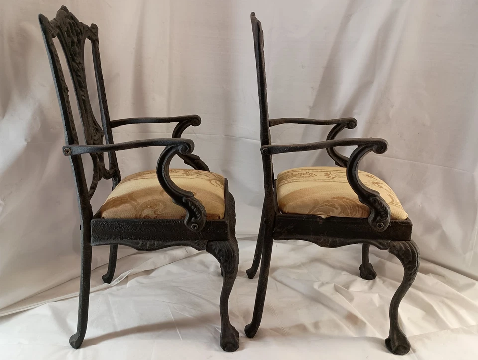 Par de sillas vintage de oso de peluche/muñeca de hierro fundido pesado. Pies de bola y garra Foto 3 de 4