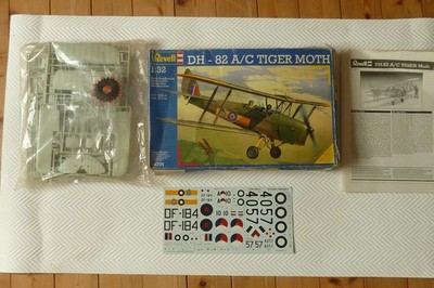 Bausatz 1/32 Revell 04704   DH-82 A/C '' Tiger Moth ''  mit 3 Varianten