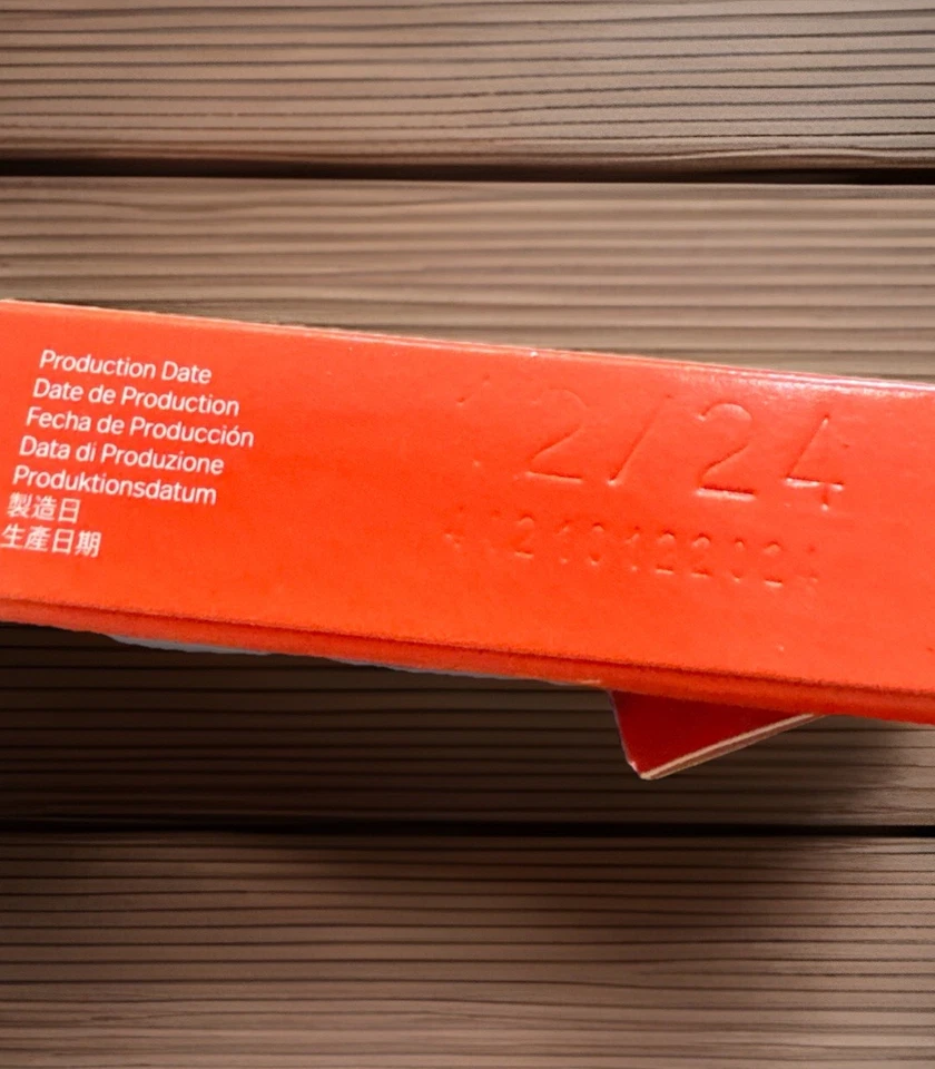 Polaroid SX-70 Instant Film - 8 Images New FRESH stock - BACK SOON ! - Image 2 of 3