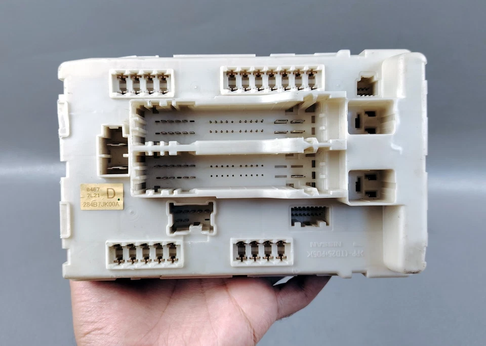 NISSAN INFINITI G35 G37 EX35 skyline v36 fuse box controle unit IPDM 284B7 JK00A - Image 3 of 4