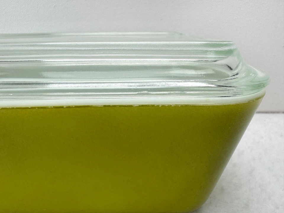 Vintage Pyrex Yellow 0502 Refrigerator Dish 1 1/2 Pint with Ribbed Lid - Image 2 of 4