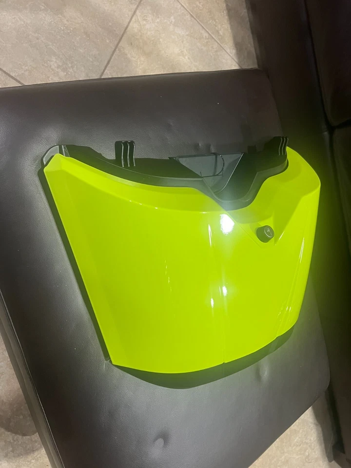 Cubierta de caja de almacenamiento de asiento de pasajero Can-Am Spyder F3S 708201240 AMARILLO Foto 4 de 4