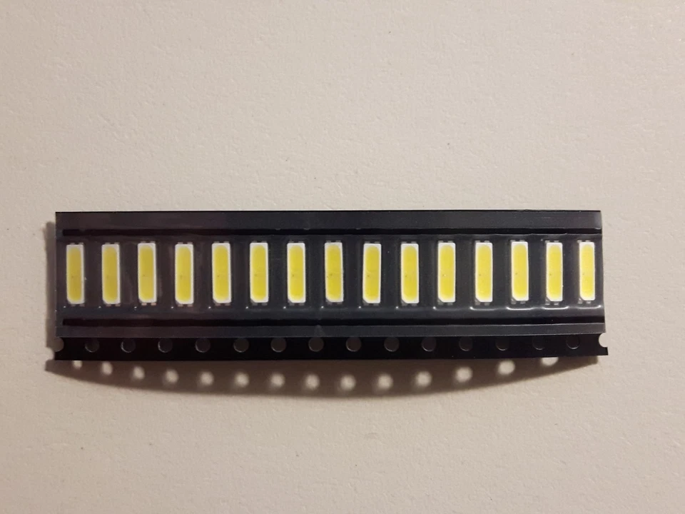 15x LED 7020 LG LEWWS72R24GZ00 3V 0,5W Hintergrundbeleuchtung Reparatur - Bild 1 von 3