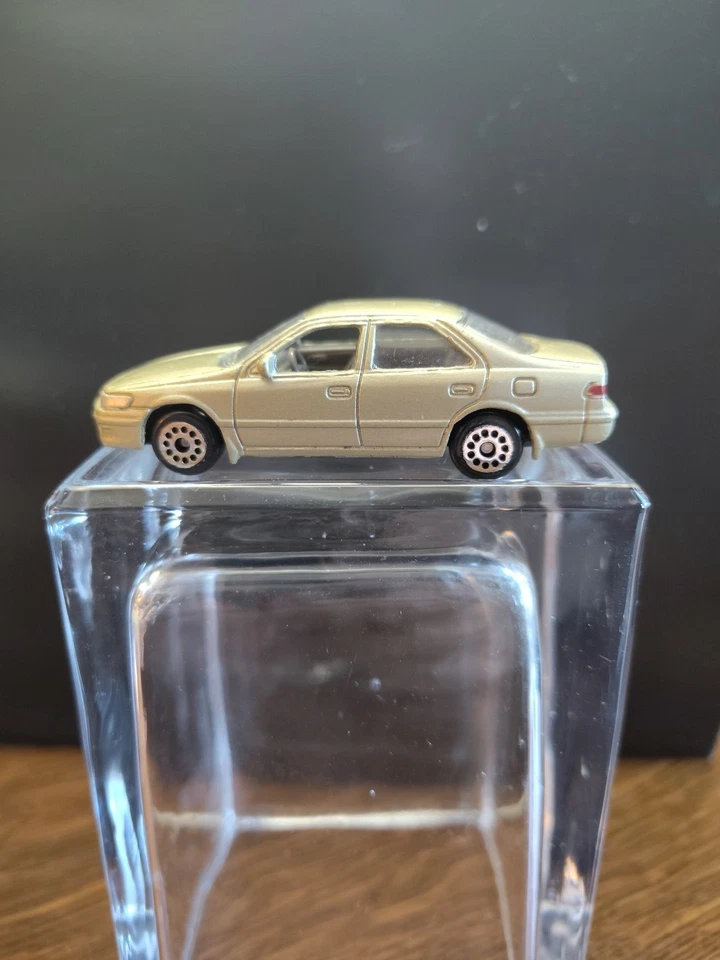 Coche diecast Motormax Toyota Camry 1997-2001 escala 1:64 Foto 4 de 4