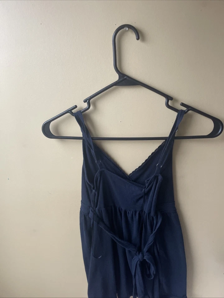 Top de encaje Hollister Babydoll fluido talla Xs raro cuello en V Foto 3 de 3