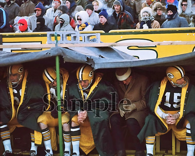 1967 Green Bay Packers Huddled on Bench Ice Bowl Lambeau Field 8 X 10 Photo Pic