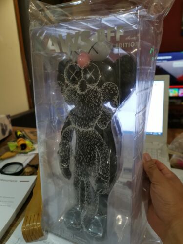 Kaws BFF Black Edition Vinyl Figure Black - Picture 1 of 3