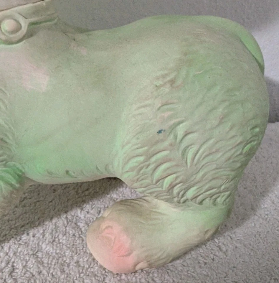 Juguete de colección burro de goma guiñando un ojo chirrido 1968 JL Prescott verde raro  Foto 4 de 4