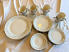 Lenox Windsong 40-Piece Set Service for 8 Set...