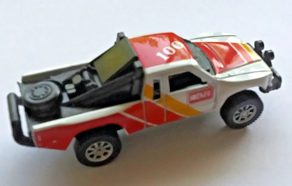 Camioneta pickup Maisto Toyota SR5 escala 1:64 Rally BAJA nunca jugada con estado Foto 4 de 4