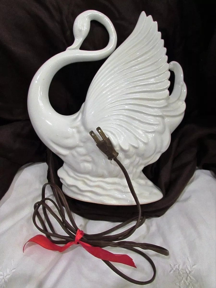 VINTAGE WHITE SWAN TV LAMP STAMPED MADDUX OF CALIF 828 GOOD COND