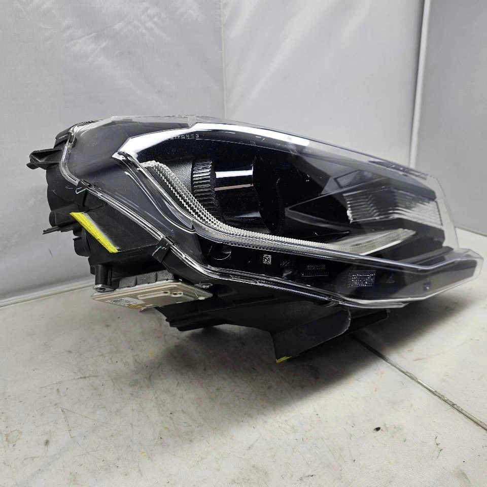 2016-2024 Chevrolet Camaro OEM HID Right Passenger Headlight 84364824 - Image 2 of 4