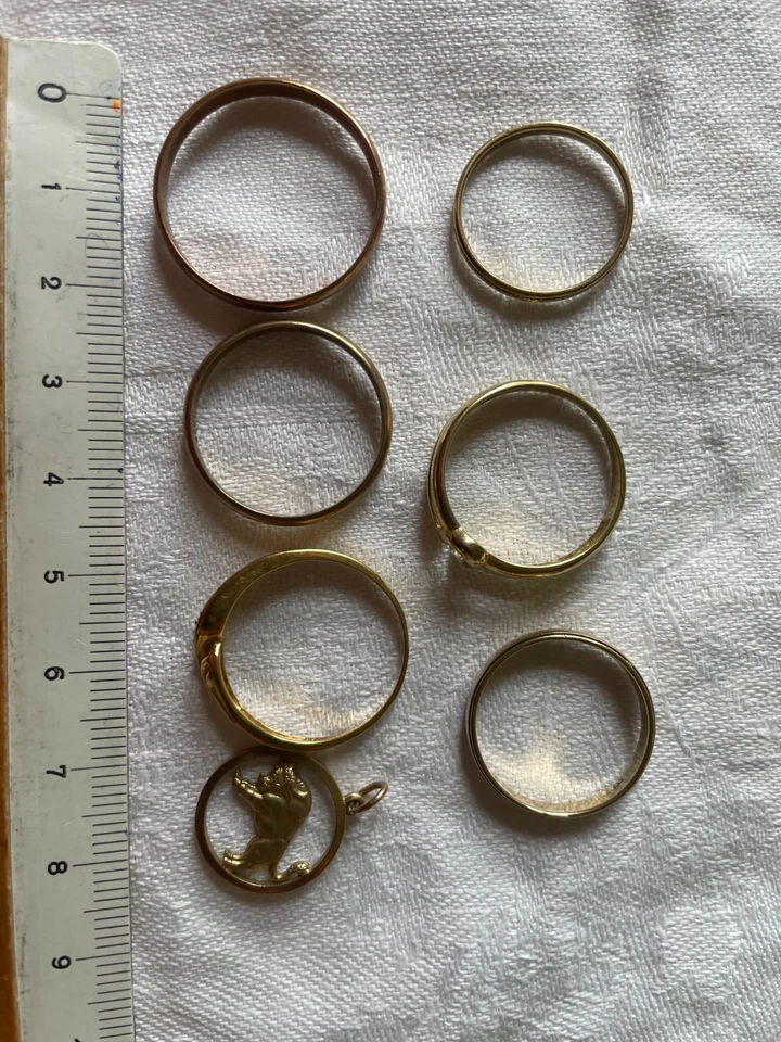 6 Ringe und 1 Anhänger Gelbgold 333 Konvolut