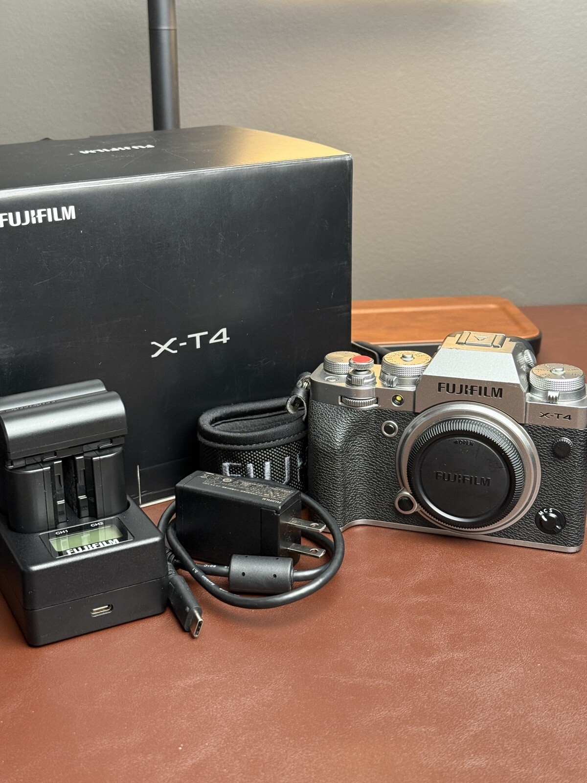 FUJIFILM X-T4 Mirrorless Camera-Silver | Additonal Batteries | Great Condition