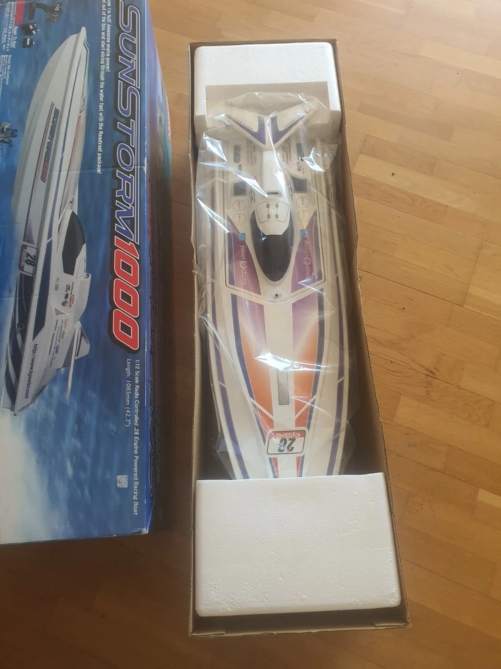 Brand new in box - kyosho Sunstorm 1000 RC Boat (ready set) - Image 4 of 4