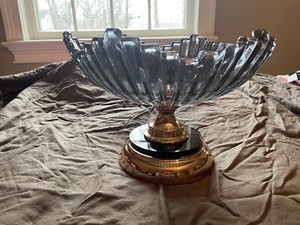 BRAND NEW DECORATIVE BOWL SMOKE GLASS AND ROSE GOOD METAL
