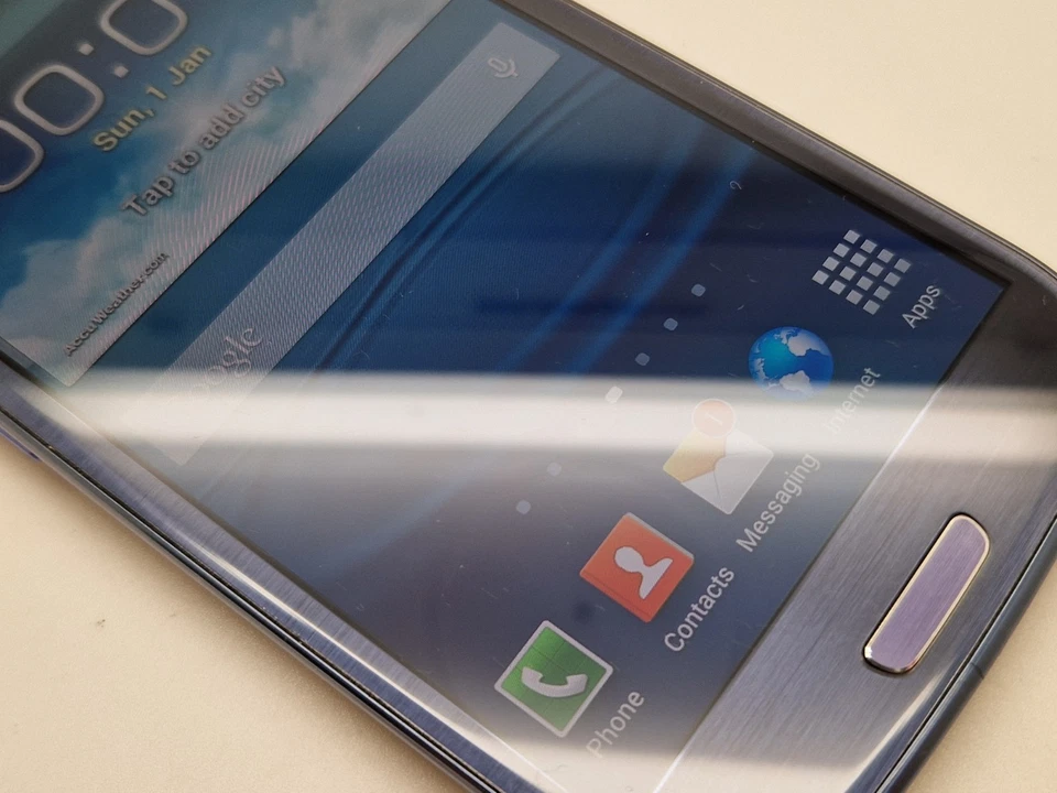 Super Condition UNLOCKED 4G LTE Samsung Galaxy S3 GT-I9300 16GB Smartphone - Image 3 of 4