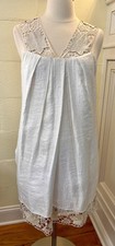 Alexia Admor Ivory Dress With Lace Flower Accents Size Small Made In USA