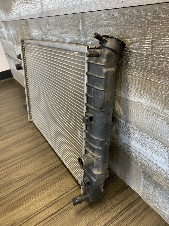 01 PONTIAC FIREBIRD TRANS AM 5,7 Л LS1 MT РАДИАТОР В СБОРЕ - Изображение 4 из 4